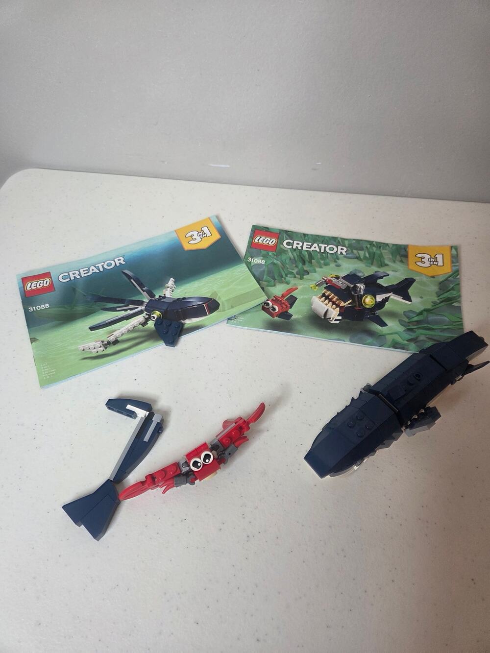 Lego 2018 Creator 3 in 1 31088 Deep Sea Creatures Angler Fish Build